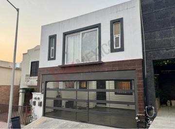 N/A · Casa en Venta en Colinas del Huajuco Ubicada Al Sur de Monterrey