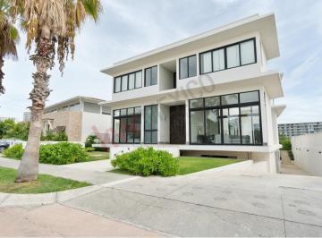 N/A · Mansion de Lujo en Venta en Puerto Cancun con Muelle Privado
