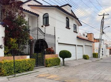 Casa de 3 habitaciones, Querétaro · Casa en Venta Querétaro, La Joya, Oportunidad Única