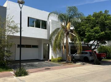 Casa de 4 habitaciones, Zapopan · Casa con 4 Recamaras en Renta Solares Zapopan