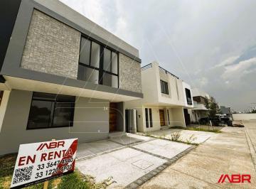 Casa en condominio de 4 habitaciones, Zapopan · Casa en Venta en Parques Vallarta | Frente Al Parque Central