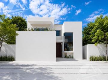 Casa · 318m² · 4 Recámaras · 2 Estacionamientos · Casa en Venta en Lagos del Sol Cancun