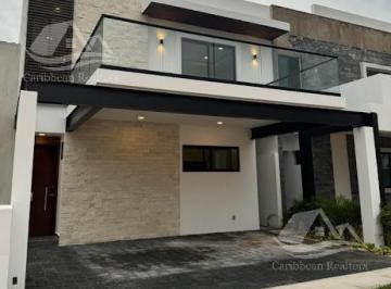 Casa · 251m² · 5 Recámaras · 3 Estacionamientos · Casa en Venta en Rio Cancun
