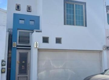 Casa · 182m² · 3 Recámaras · 2 Estacionamientos · Casa en Renta en Country del Rio