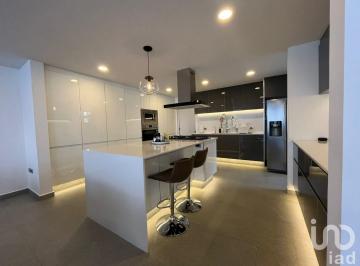 Casa · 450m² · 4 Recámaras · 2 Estacionamientos · Casa en Venta en Gran Reserva, Lomas de Angelópolis con Vista a La Ciudad