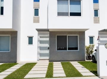 Casa · 99m² · 3 Recámaras · 2 Estacionamientos · Casa en Renta Amueblada, Paseos del Bosque, Pueblito Corregidora Queretaro