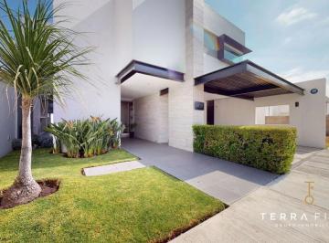 Casa · 300m² · 3 Recámaras · 2 Estacionamientos · Casa en Pedregal de Vista Hermosa, Querétaro