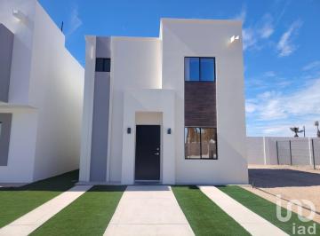 Casa · 79m² · 3 Recámaras · 2 Estacionamientos · Casa en Venta 3 Recámaras, en Privada Tossá, Mod Turissa