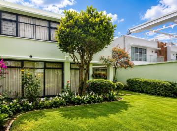 Casa · 351m² · 4 Recámaras · 3 Estacionamientos · Casa en Venta con Amplio Jardin en Letran Valle, Benito Juárez, Cdmx