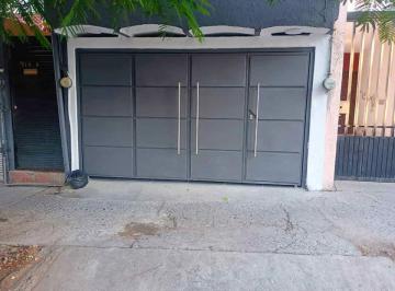 Casa de 2 habitaciones, Guadalajara · Casa en Venta con Excelente Ubicación Cercana a Av de Los Maestros y Av Normalistas.