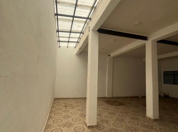 Es una casa bien ubicada en Jassos, con varias recámaras en la parte de arriba y · Casa - Taller Súper Amplia Jassos
