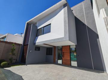 Casa · 352m² · 4 Recámaras · Casa - Lomas 2