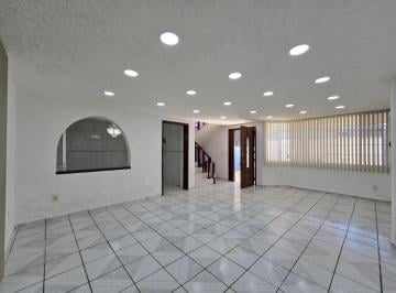 Casa de 4 habitaciones, Xochimilco · Venta de Casa en Barrio 18, Cerca de Glorieta de Vaqueritos, Escuelas y Centros Comerciales