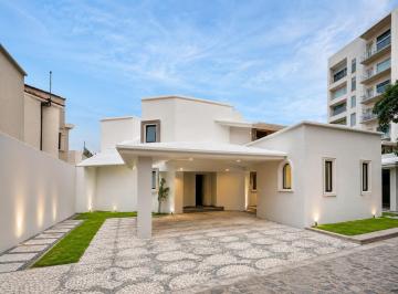 Casa · 318m² · 3 Recámaras · 6 Estacionamientos · Casa en Venta en Zavaleta Puebla, Residencia de Lujo en Excelente Ubicacion