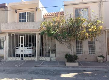 Casa · 125m² · 4 Recámaras · 1 Estacionamiento · Casa en Venta en La Col Villa Florida, Torreón, Coah