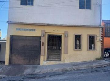 Casa · 202m² · 5 Recámaras · 1 Estacionamiento · Venta Casa La Joya Sur! 5 Recamaras!