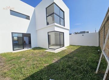 Casa · 165m² · 3 Recámaras · 2 Estacionamientos · Casa con Salida a La Playa | Recámara en Planta Baja | Lomas del Sol