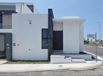 Casa · 95m² · 2 Recámaras · 2 Estacionamientos · Casa en Venta Riviera Veracruzana, Lomas de La Rioja