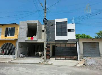 Casa · 151m² · 3 Recámaras · 2 Estacionamientos · Venta de Casa en El Morro con Recamara en Planta Baja