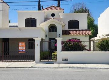 1 · Casa en Renta en Los Pinos, Saltillo: Excelente Ubicación y Espacios Amplios