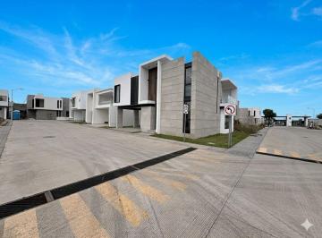 Casa · 240m² · 3 Recámaras · 2 Estacionamientos · Casa en Venta Sky Touluse Metepec