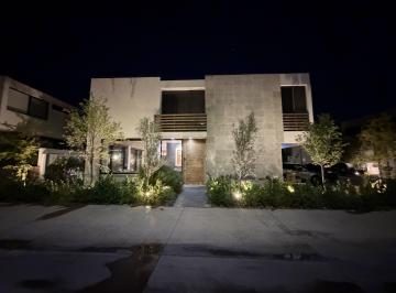 Casa en condominio de 3 habitaciones, Zapopan · Casa con Acabados de Lujo, en Excelente Estado, Remodelada