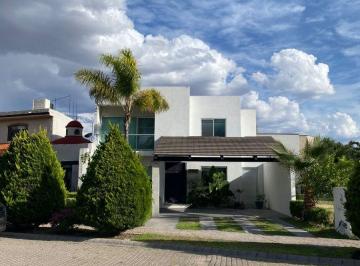 Casa en condominio de 3 habitaciones, Aguascalientes · Residencial San Nicolas, Moderna, Amueblada, 231 m Terreno, 267 m² Construccion, Vigilancia.