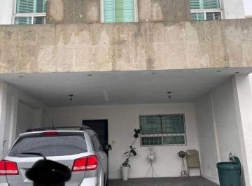 Casa · 96m² · 3 Recámaras · 2 Estacionamientos · Casa en Venta en Santa Catarina