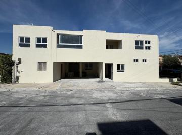 Casa · 245m² · 10 Recámaras · 6 Estacionamientos · Casa en Venta en La Primavera