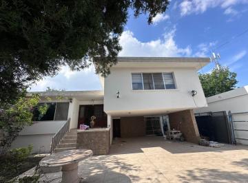 Casa · 487m² · 4 Recámaras · 5 Estacionamientos · Casa en Venta en La Roma