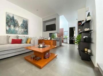 Casa de 4 habitaciones, Querétaro · Casa en Venta en El Refugio con Recámara en Planta Baja Vm3251
