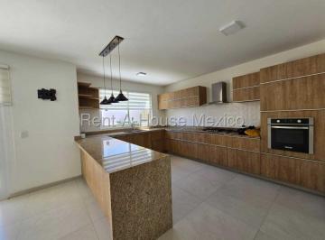 Casa en condominio de 3 habitaciones, El Marqués · Casa en Renta con Amplias Recamaras con Baño Completo y con Roof, Zibata Querétaro