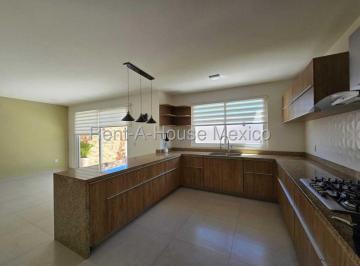 Casa en condominio de 3 habitaciones, El Marqués · Renta Casa de Autos 3 Habitación Casa Una con Baño Completo, Zibata Querétaro