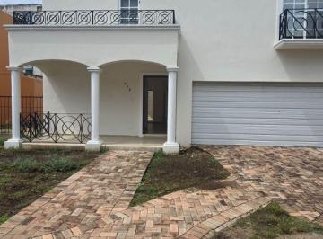 Casa de 3 habitaciones, Mérida · Casa en Renta con Piscina en Algarrobos, Mérida | 3 Recámaras | Amplio Jardín