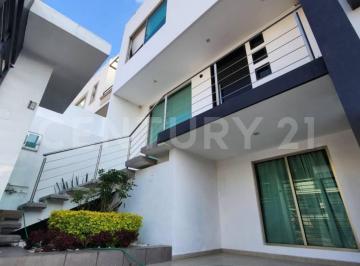Casa · 360m² · 3 Recámaras · 5 Estacionamientos · Casa Moderna en Venta en Lomas Verdes 6ª Sección, Naucalpan, Estado de México.