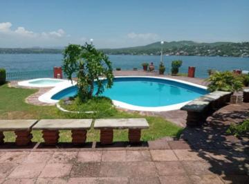 Casa · 400m² · 4 Recámaras · 8 Estacionamientos · Casa a Orilla del Lago de Tequesquitengo