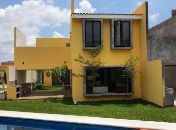 Casa · 260m² · 4 Recámaras · 2 Estacionamientos · Hermosa Residencia en El Exclusivo Residencial Paraíso, Jiutepec