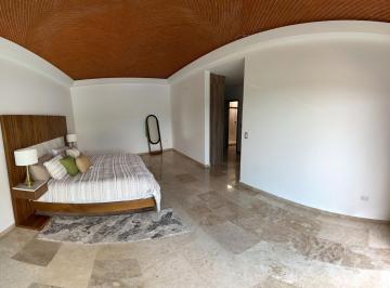 Casa · 190m² · 4 Recámaras · 2 Estacionamientos · Casa con Alberca y Jardín en Fraccionamiento con Seguridad