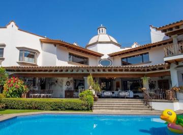 Casa · 1100m² · 5 Recámaras · 3 Estacionamientos · Residencia en Club de Golf Tabachines