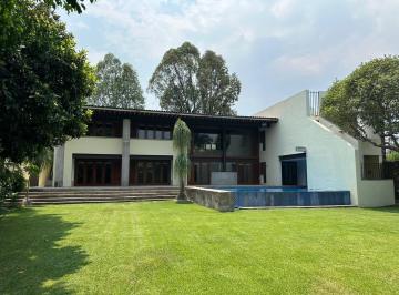 Casa · 947m² · 3 Recámaras · 6 Estacionamientos · Casa en Zona Dorada de Cuernavaca, Fraccionamiento Leñeros