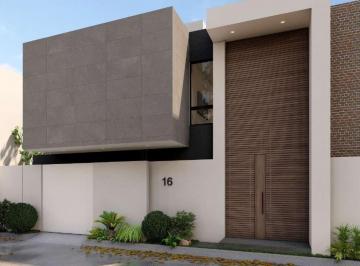 Casa · 138m² · 3 Recámaras · 2 Estacionamientos · Casa con Alberca en Fraccionamiento