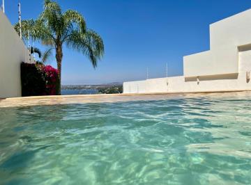 Casa · 196m² · 3 Recámaras · 2 Estacionamientos · Casa en Tequesquitengo con Vista Al Lago