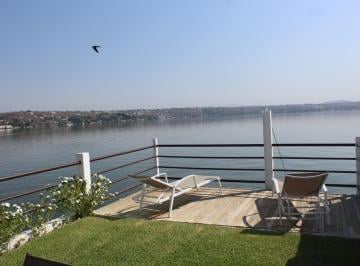 Casa · 555m² · 9 Recámaras · 3 Estacionamientos · Casa a Orilla del Lago de Tequesquitengo