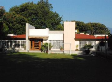 Casa · 600m² · 6 Recámaras · 8 Estacionamientos · Residencia Estilo Mexicano en La Joya, Yautepec