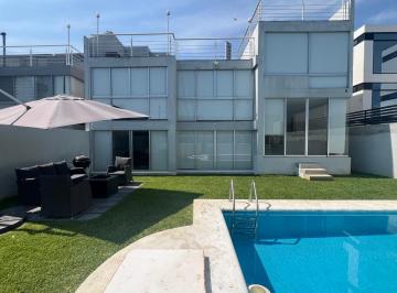 Casa · 233m² · 3 Recámaras · 3 Estacionamientos · Casa en Vista Lago