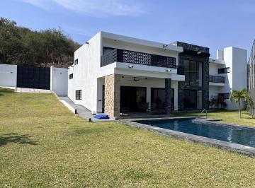 Casa · 476m² · 4 Recámaras · 4 Estacionamientos · Casa en Tequesquitengo