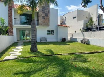 Casa · 280m² · 3 Recámaras · 2 Estacionamientos · Casa en Fraccionamiento Pavorreal