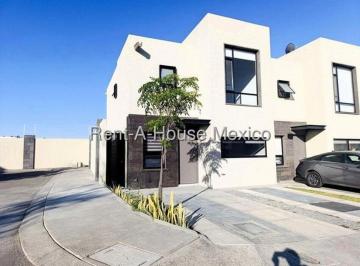 Casa de 3 habitaciones, El Marqués · Renta| Casa con 3 Recámaras y Estudio en Zákia