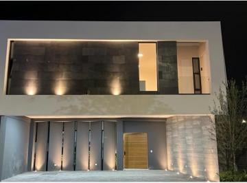 Casa · 362m² · 3 Recámaras · 3 Estacionamientos · Casa en Venta Carretera Nacional