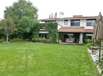 Casa · 800m² · 4 Recámaras · 4 Estacionamientos · Casa en Renta en Juriquilla Misiones | Amplio Jardín, Estudio Independiente y Seguridad Premium